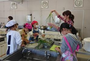 食堂子ども.jpg