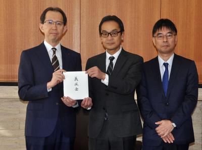 贈呈福島義援金.JPG